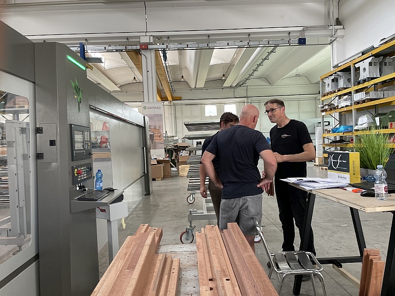Der niederländische Kunde erneuert sein Vertrauen in Saomad und investiert in ein zweites CNC Bearbeitungszentrum Woodpecker Mirai - 15