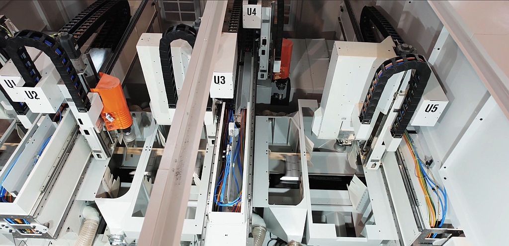 Woodpecker Performance 5 is the top-of-the-range machining centerfor wooden windows and doors - 4