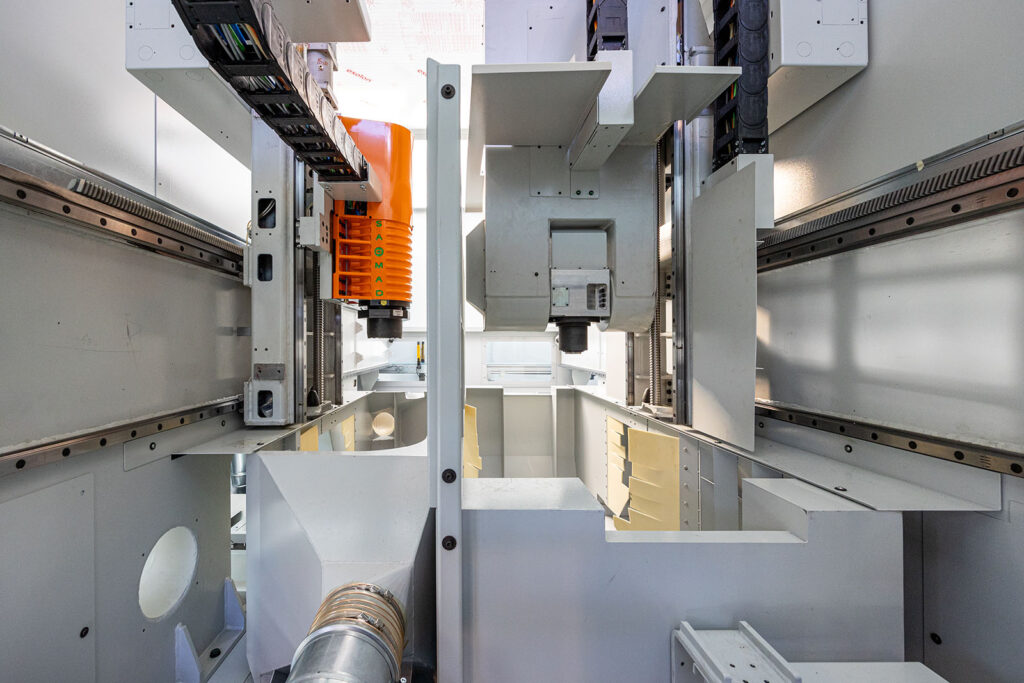 The woodworking center is designed for joineries looking for simplified, versatile and customized production - 3