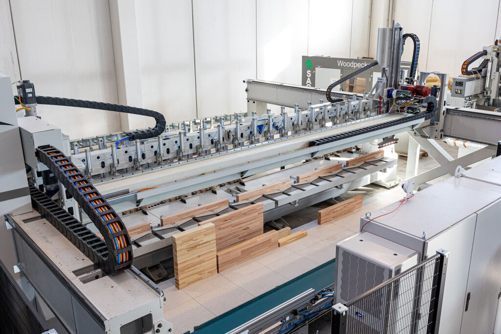 Woodpecker Performance 5 is the top-of-the-range machining centerfor wooden windows and doors - 1