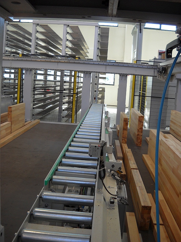 Una linea per la produzione di serramenti in legno compatta e innovativa per la SetzFensterbau AG