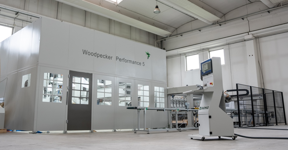 Centro di lavoro Woodpecker Performance per serramenti in legno by Saomad - 4